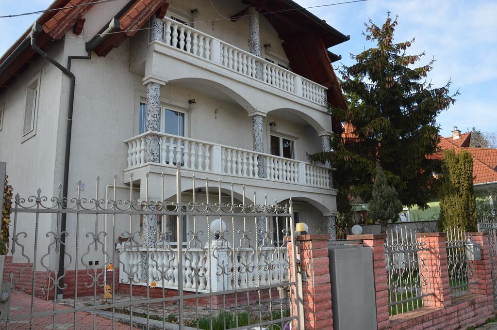 Kristaly Apartman Heviz Bagian luar foto
