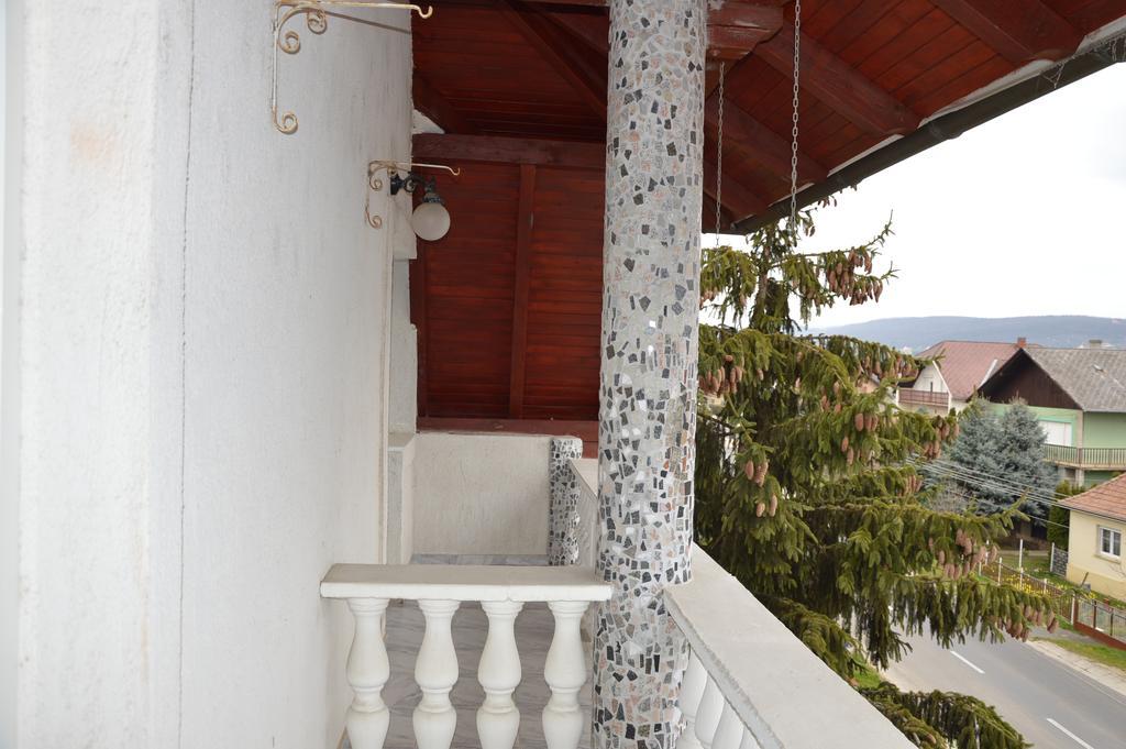Kristaly Apartman Heviz Bagian luar foto
