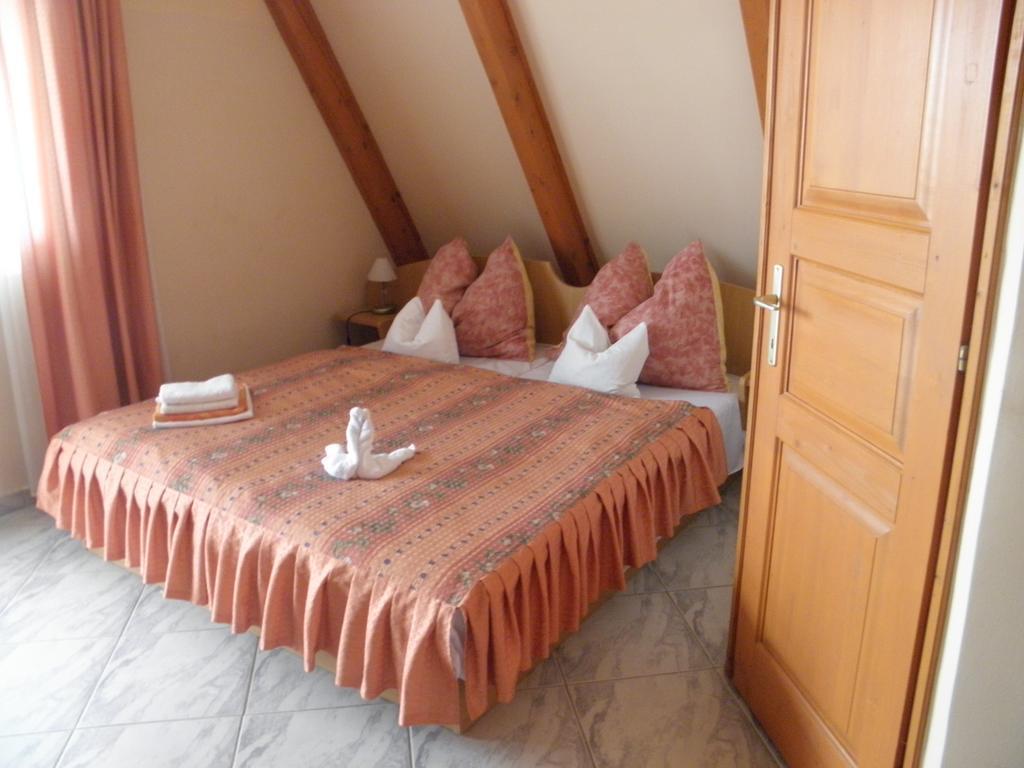 Kristaly Apartman Heviz Bagian luar foto
