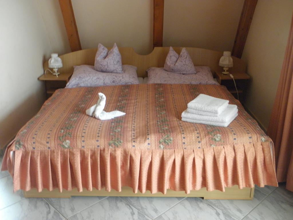 Kristaly Apartman Heviz Bagian luar foto