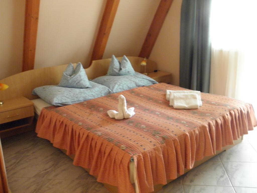 Kristaly Apartman Heviz Bagian luar foto