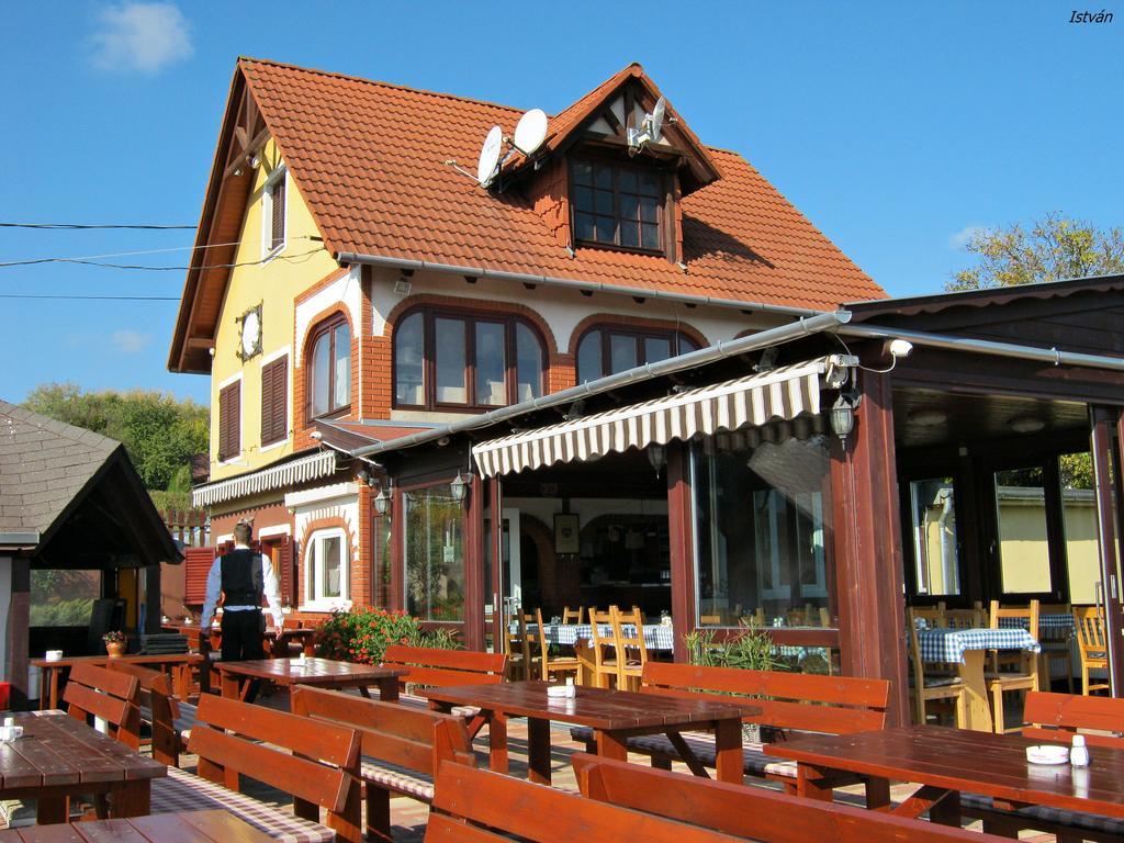 Kristaly Apartman Heviz Bagian luar foto
