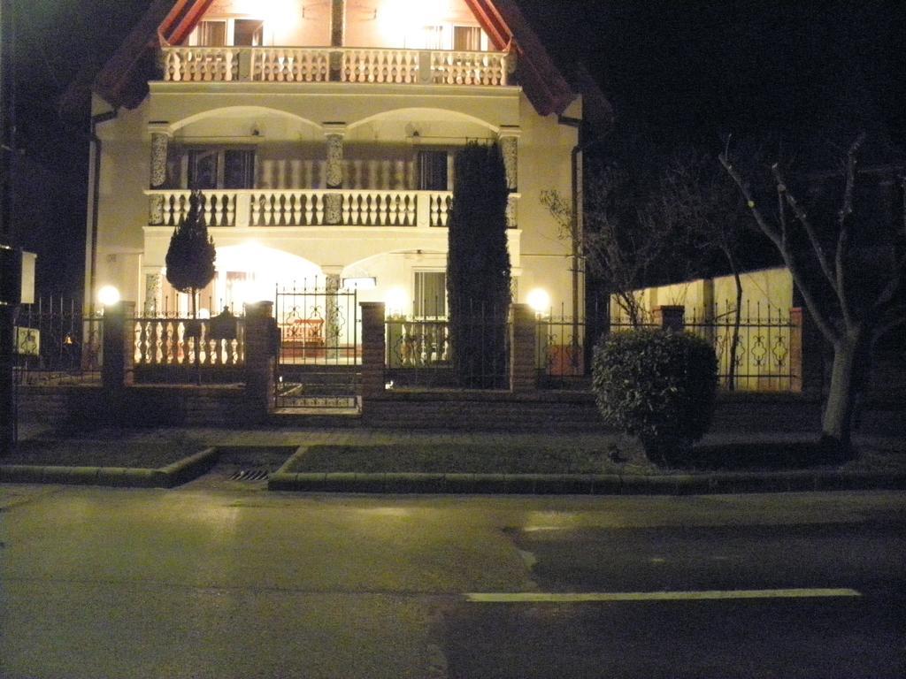 Kristaly Apartman Heviz Bagian luar foto